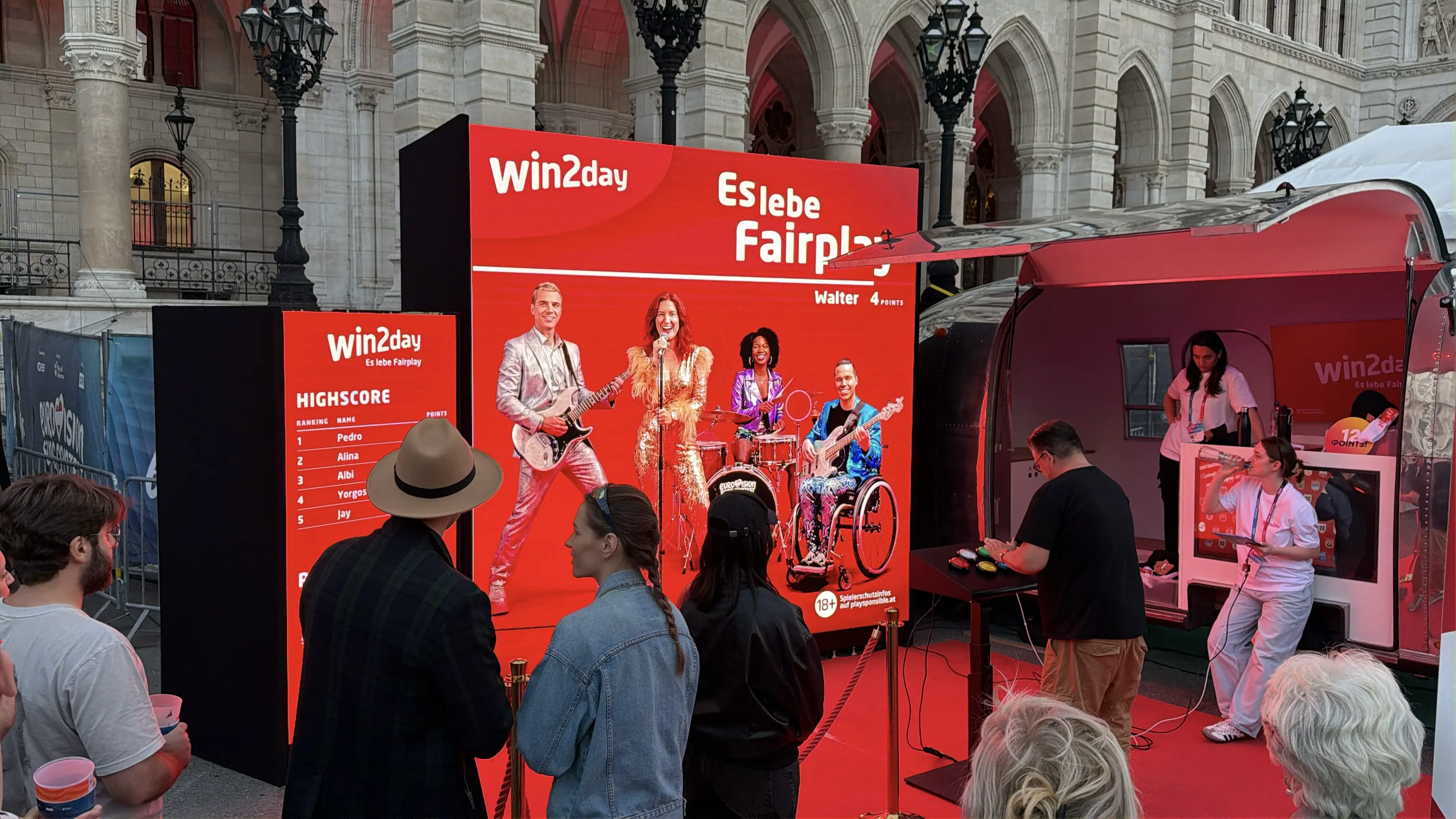 Visitors at the win2day buzzer setup
